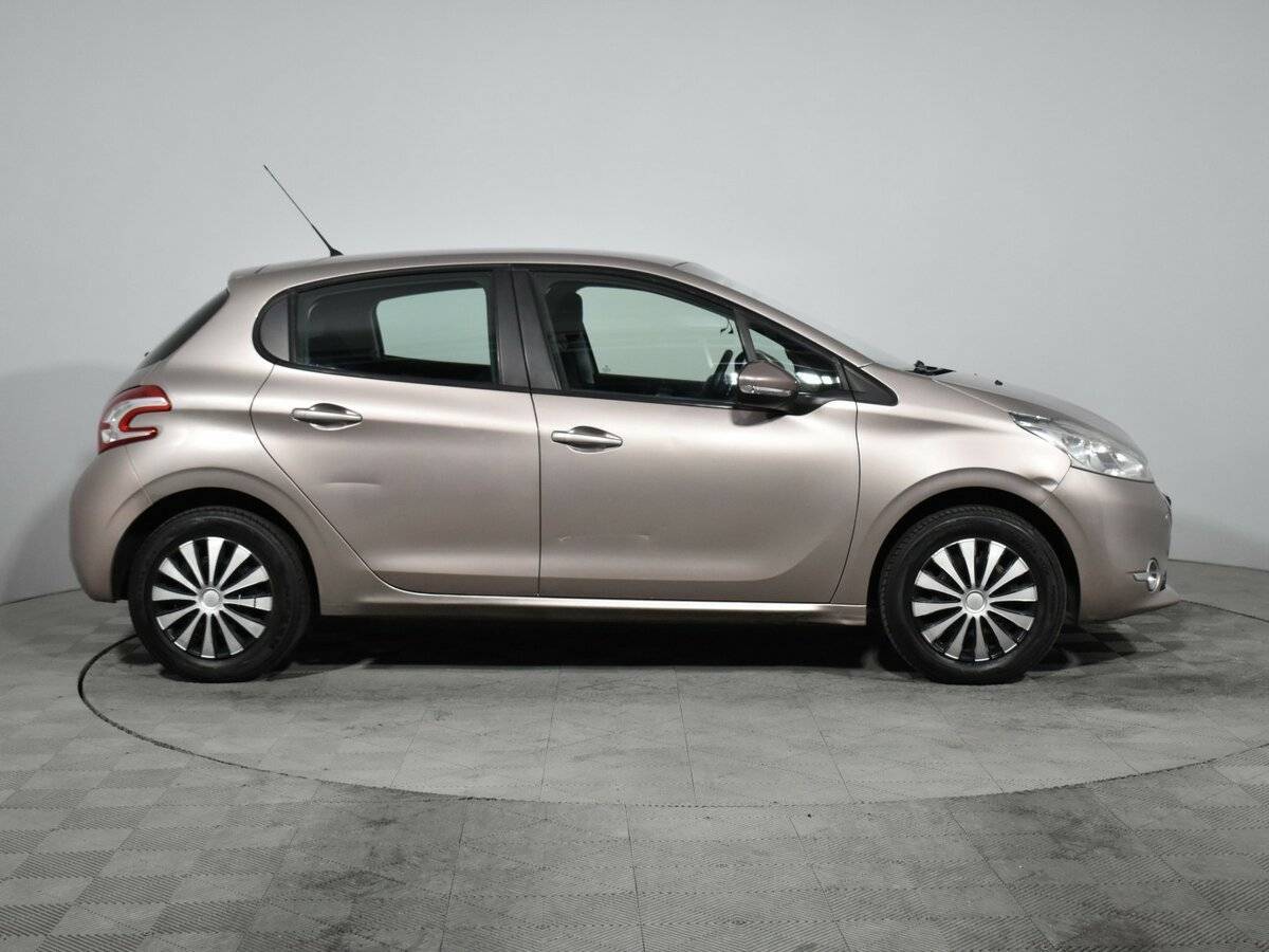 Купить Peugeot 208, 2014, 130 000 км.. Фото: #3