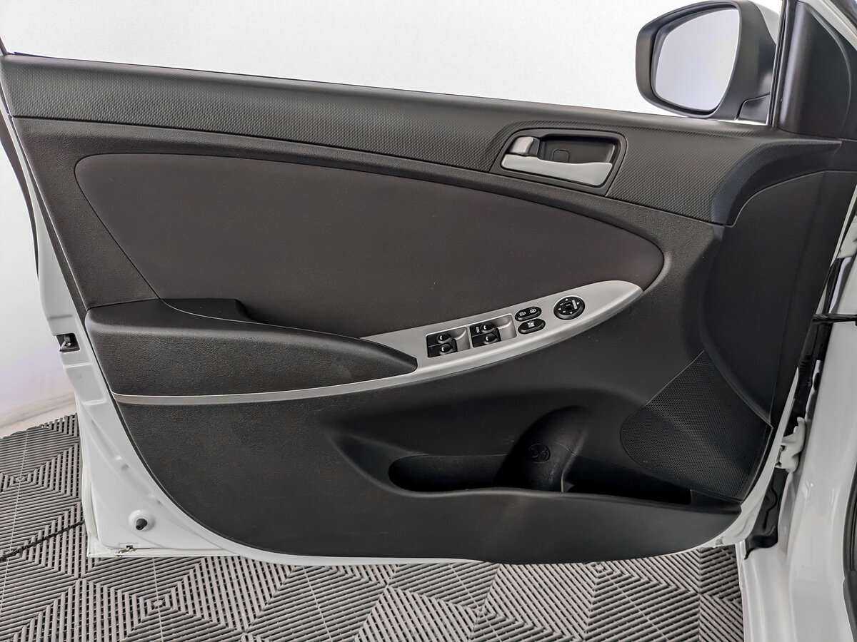 Купить Hyundai Solaris, 2015, 113 015 км.. Фото: #12