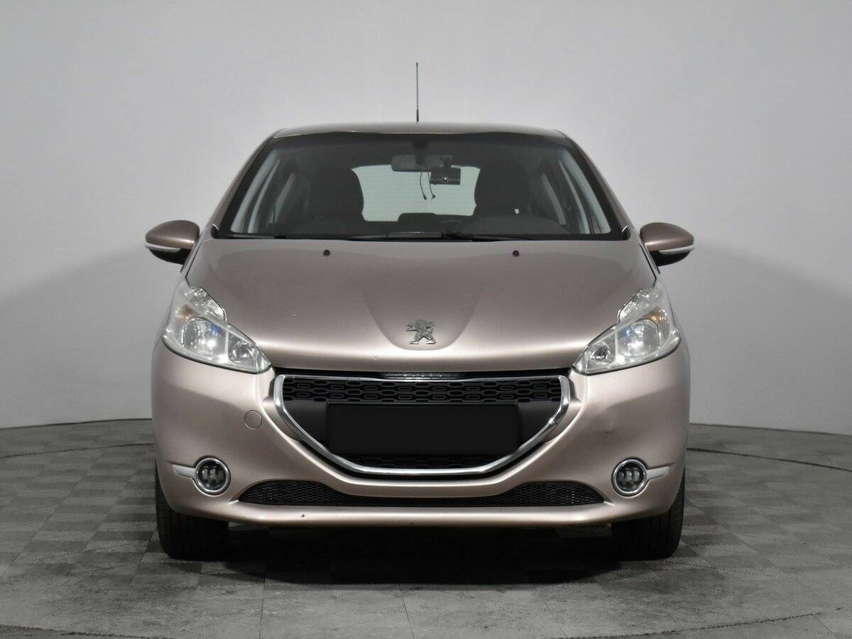 Купить Peugeot 208, 2014, 130 000 км.. Фото: #1