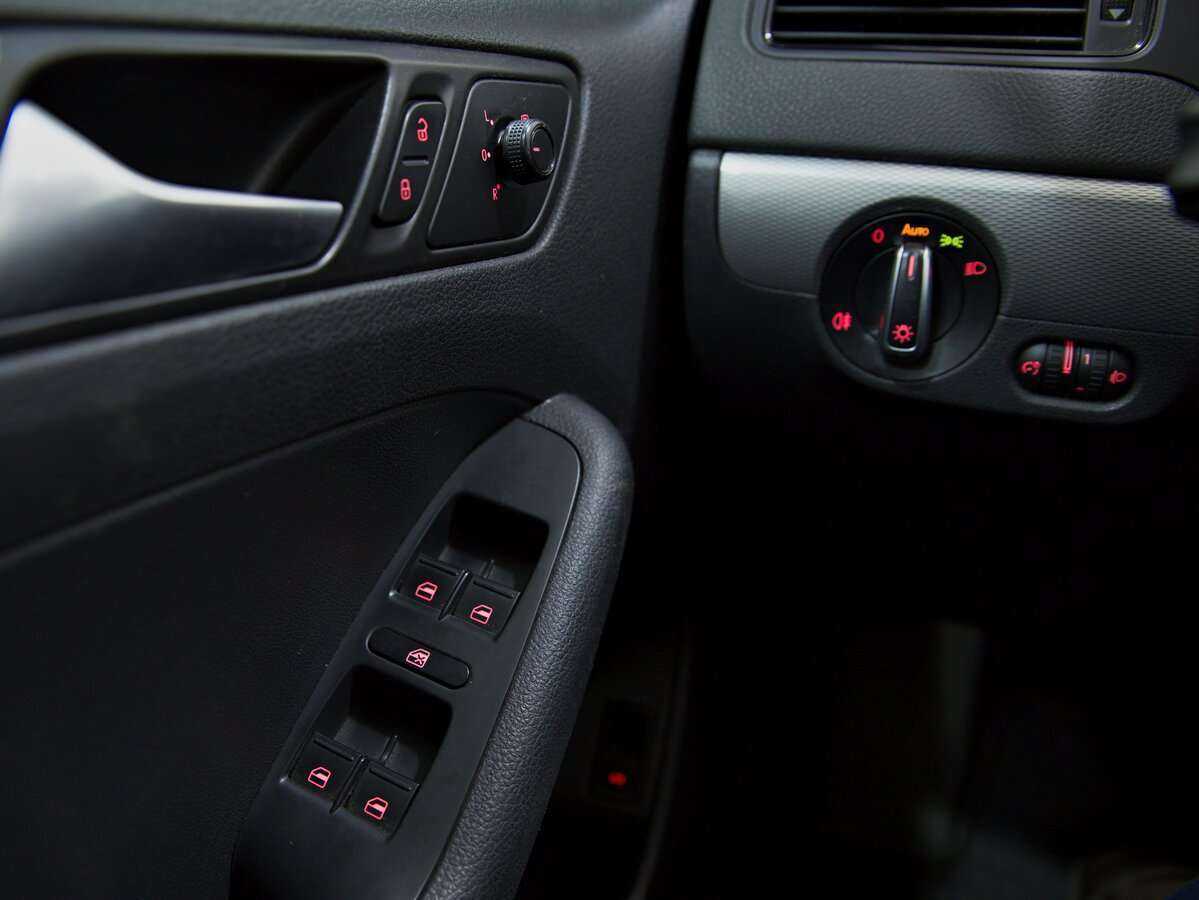 Купить Volkswagen Jetta, 2015, 144 689 км.. Фото: #6