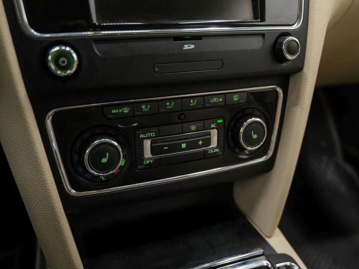 Купить Skoda Superb, 2012, 288 337 км.. Фото: #18