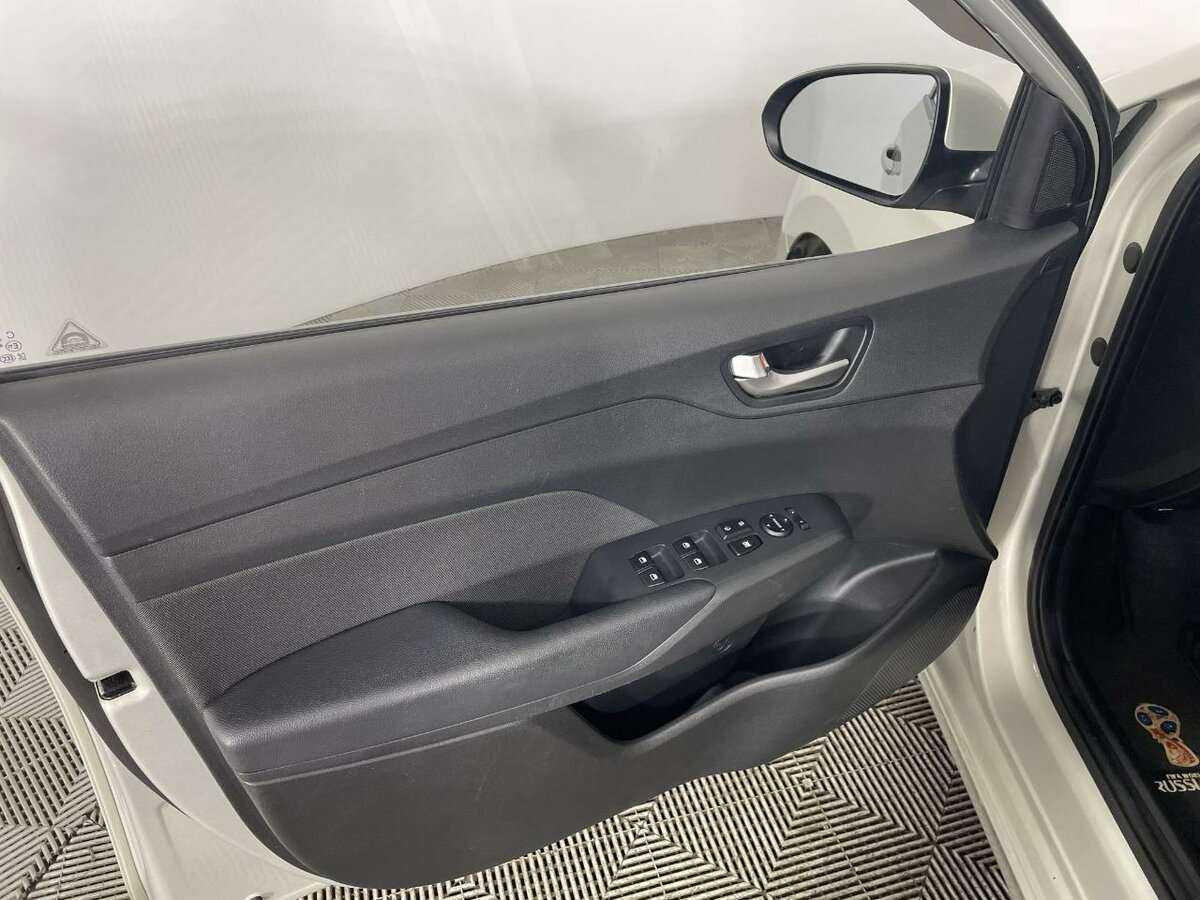 Купить Hyundai Solaris, 2018, 69 242 км.. Фото: #7