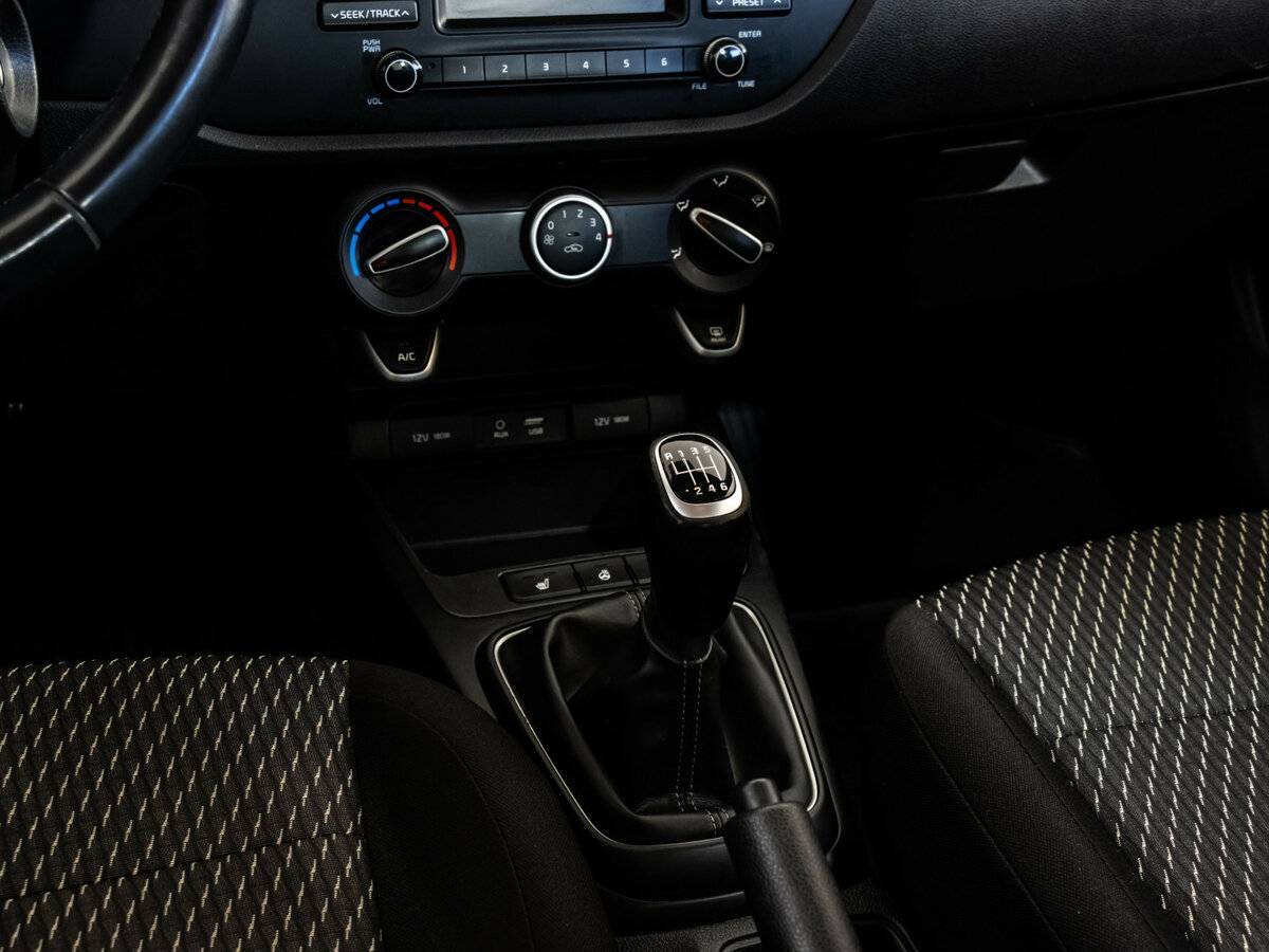 Купить Kia Rio, 2017, 146 263 км.. Фото: #9