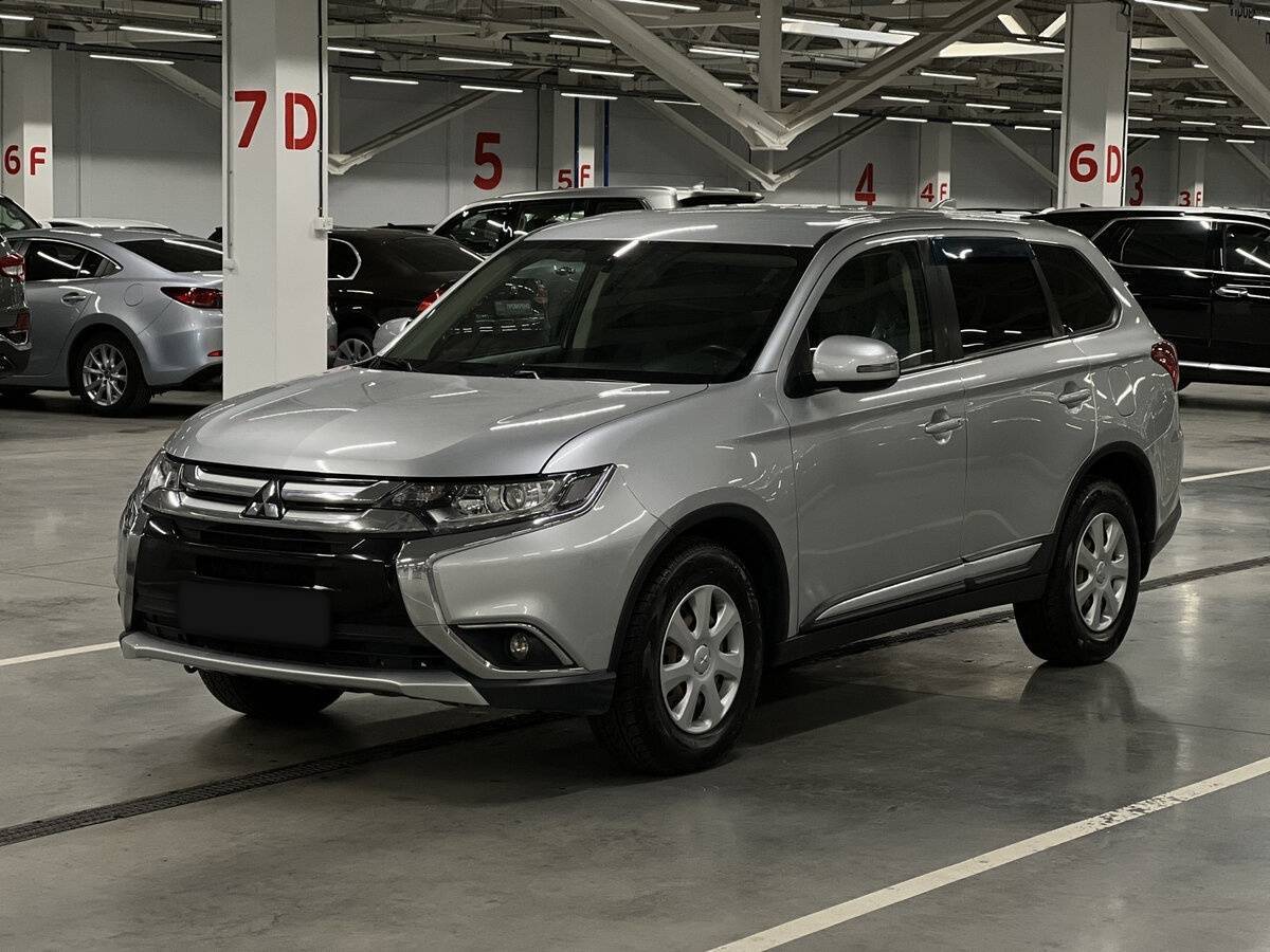 Купить Mitsubishi Outlander, 2017, 107 670 км.. Посмотреть фото