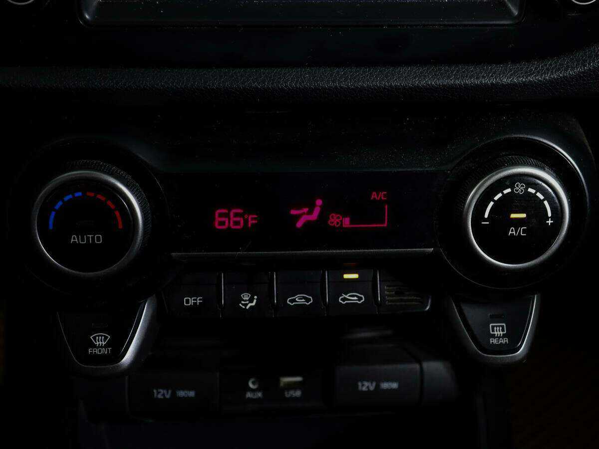 Купить Kia Rio, 2018, 105 349 км.. Фото: #18