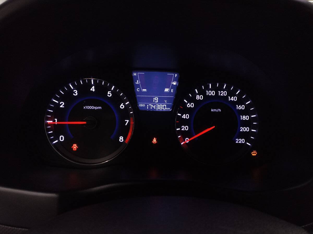 Купить Hyundai Solaris, 2013, 174 381 км.. Фото: #12