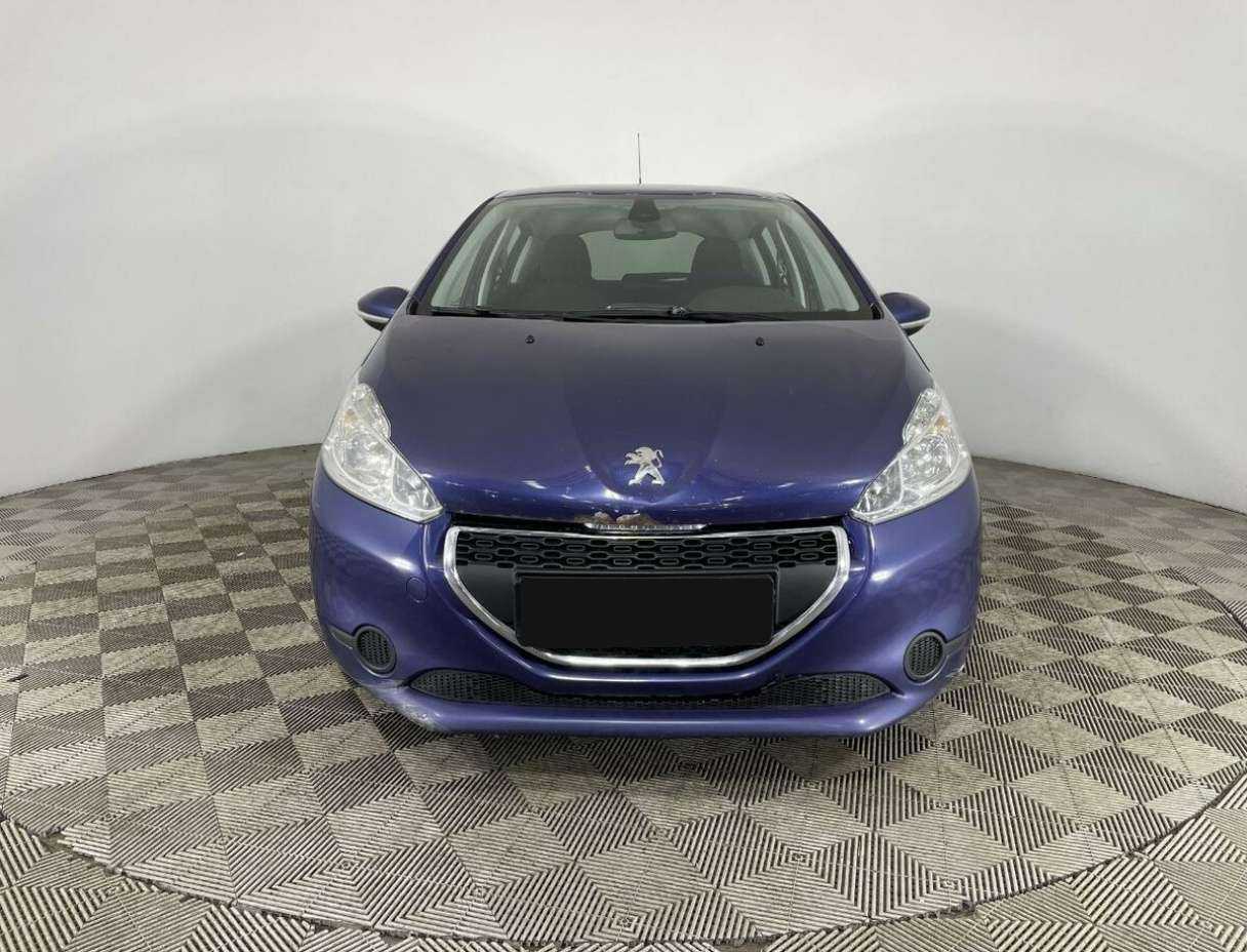 Купить Peugeot 208, 2014, 147 190 км.. Фото: #1