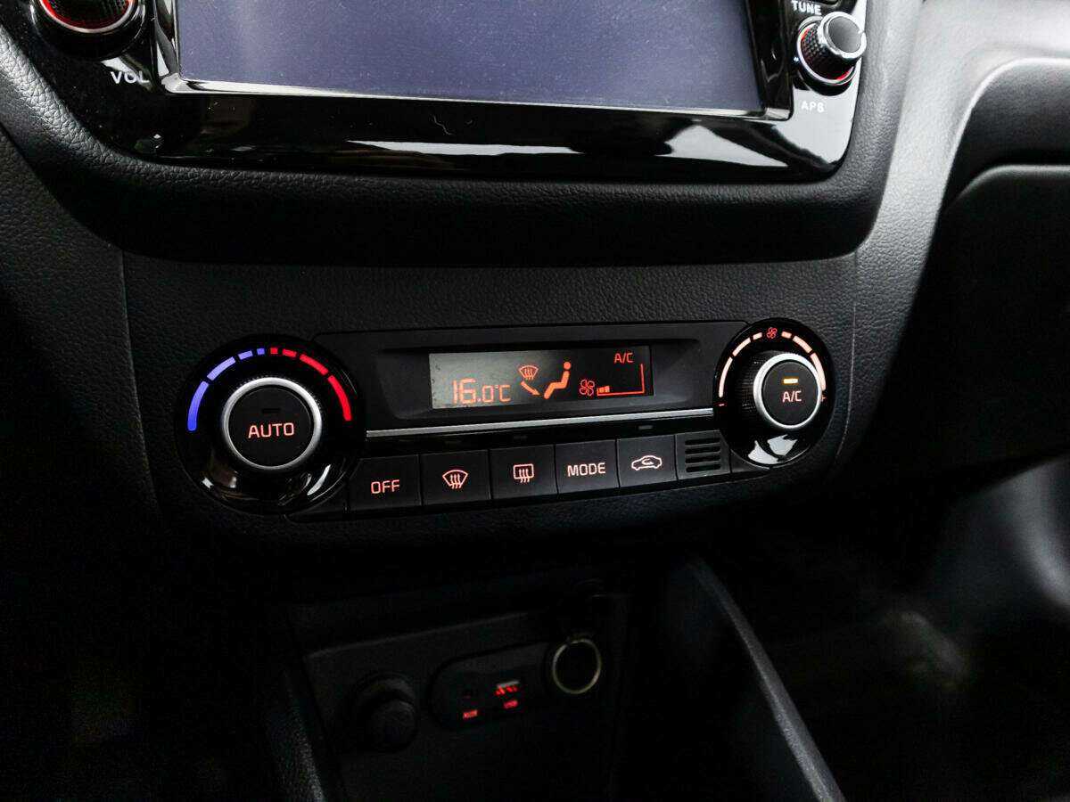 Купить Kia Rio, 2017, 83 585 км.. Фото: #15