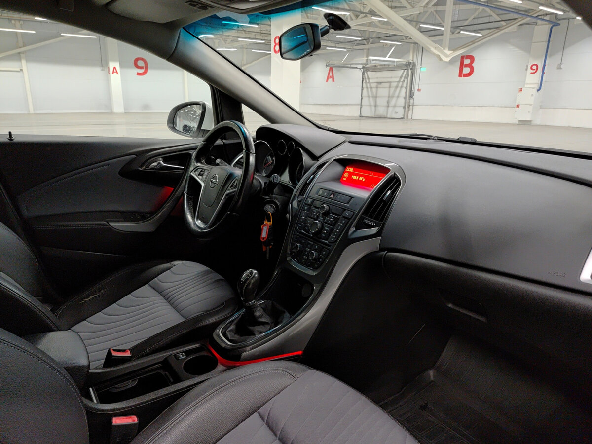 Купить Opel Astra, 2013, 180 852 км.. Фото: #10