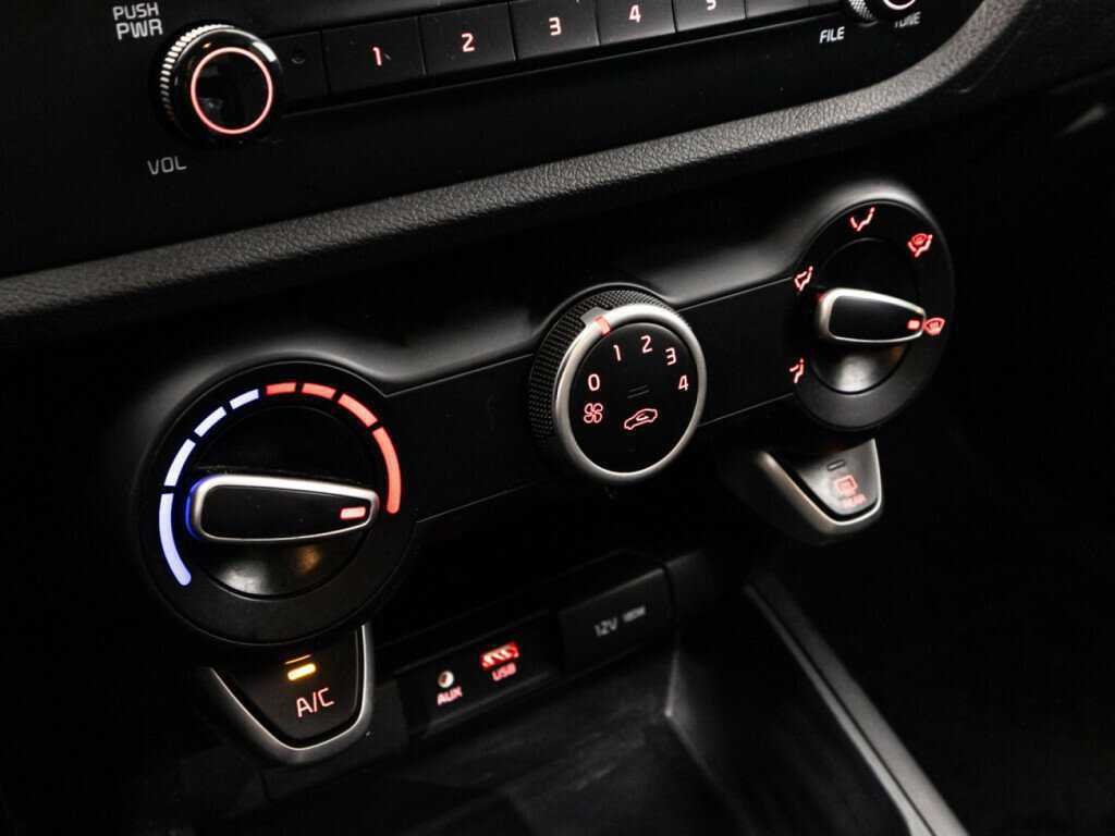 Купить Kia Rio, 2018, 122 636 км.. Фото: #14