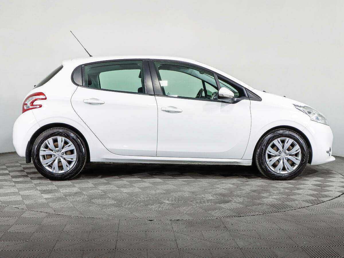 Купить Peugeot 208, 2013, 90 441 км.. Фото: #3
