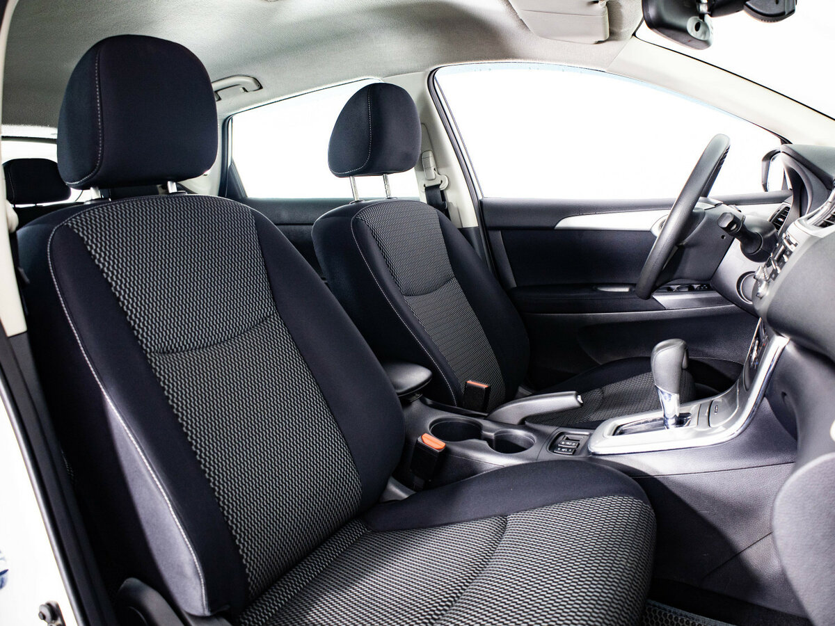 Купить Nissan Tiida, 2015, 122 139 км.. Фото: #10