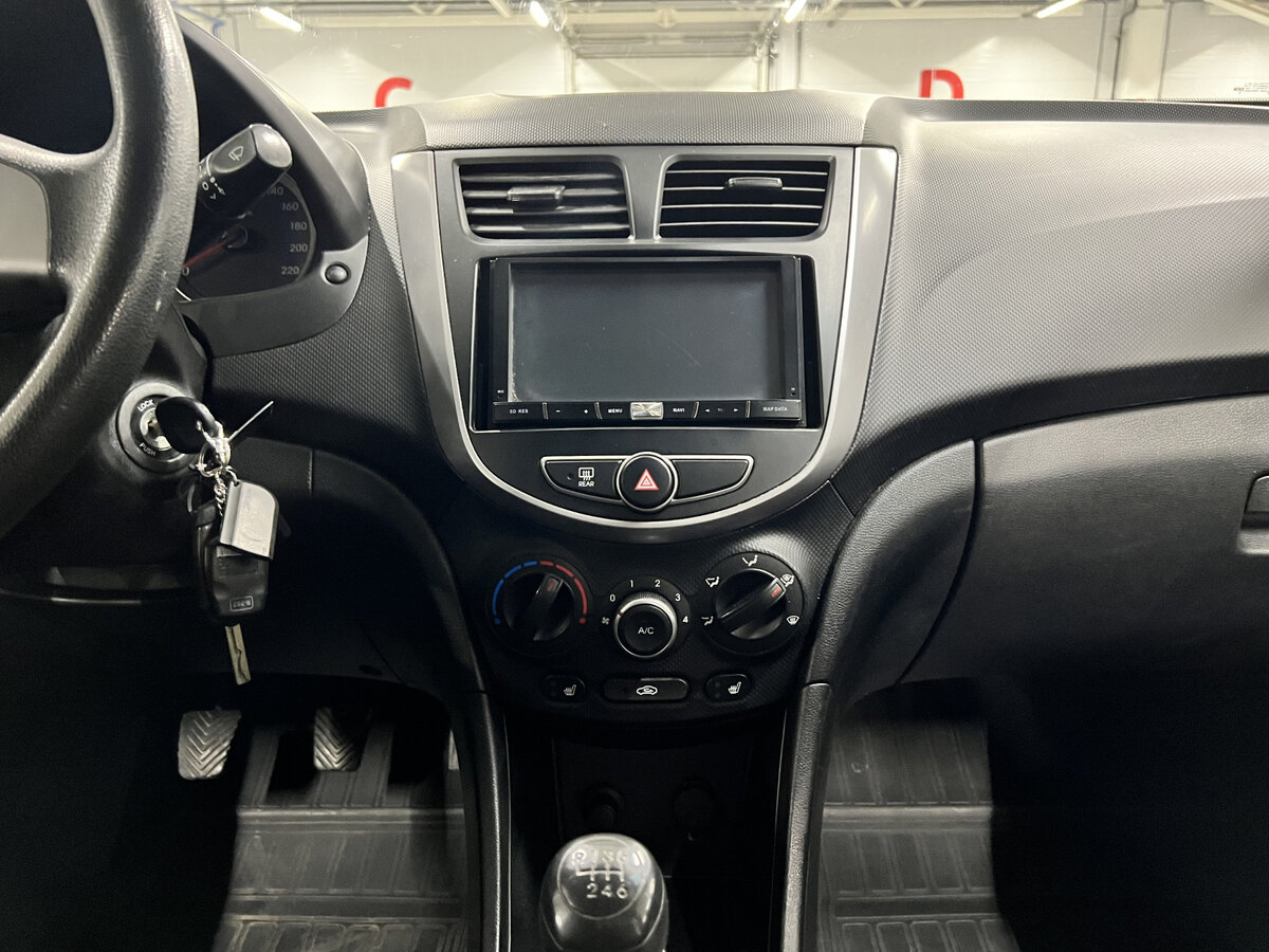 Купить Hyundai Solaris, 2015, 104 402 км.. Фото: #14