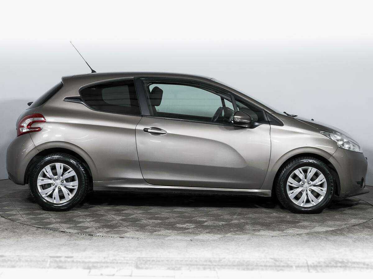 Купить Peugeot 208, 2013, 107 930 км.. Фото: #3