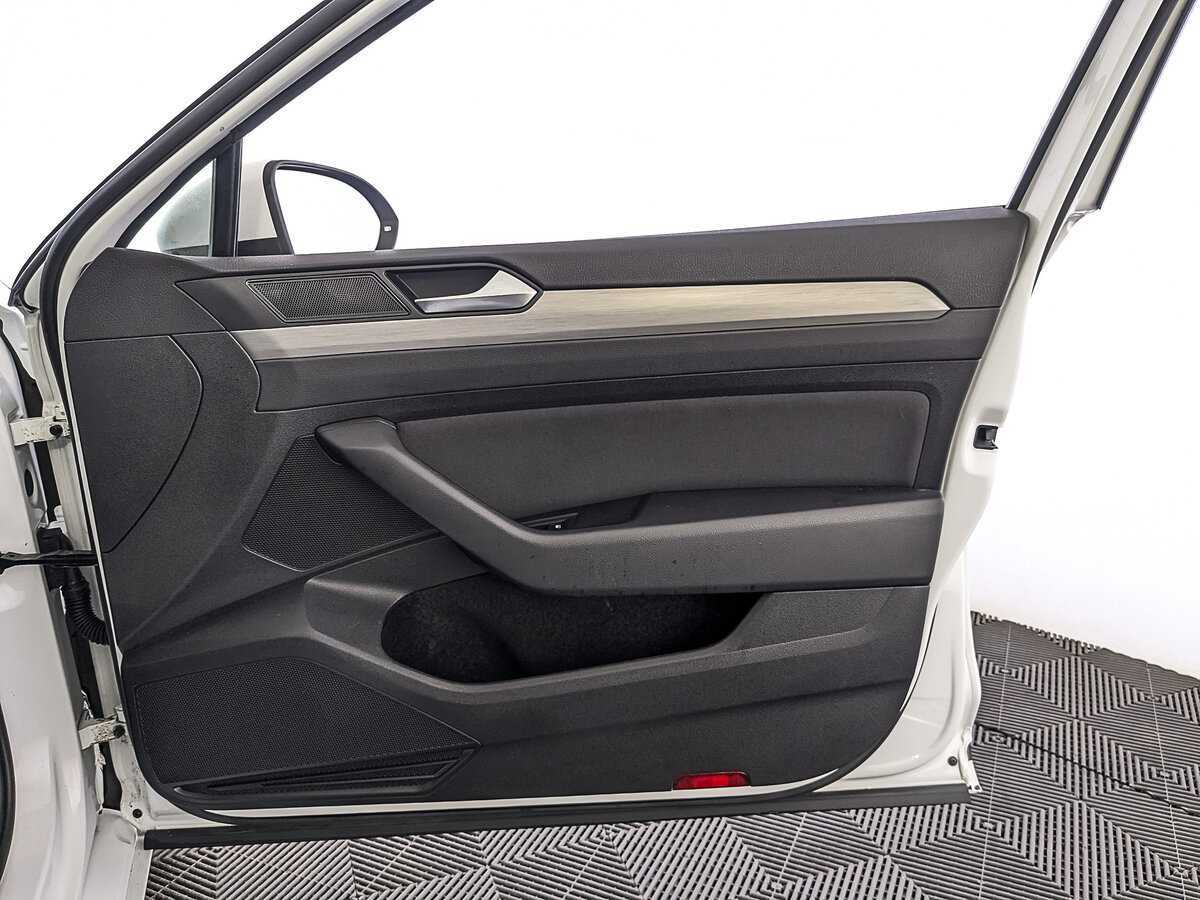 Купить Volkswagen Passat, 2017, 120 532 км.. Фото: #24