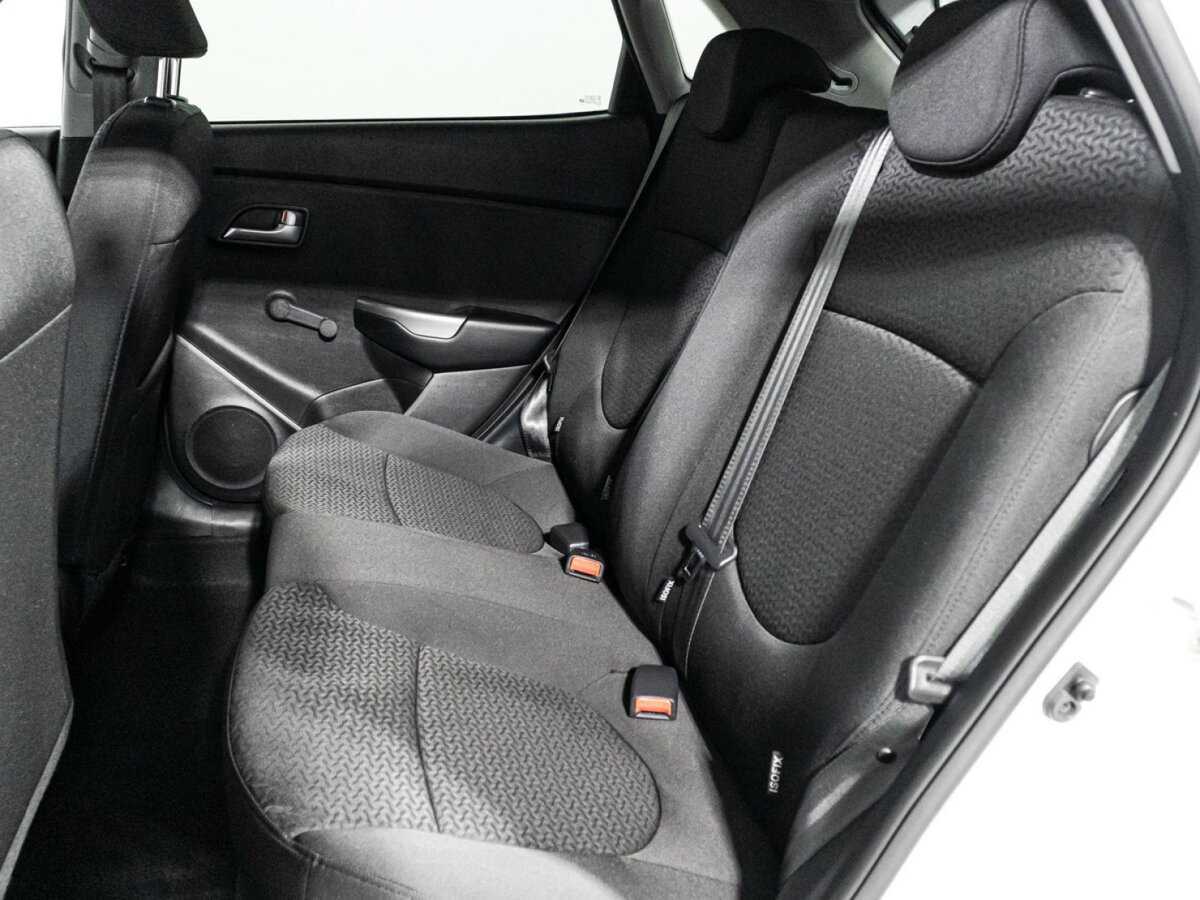 Купить Kia Rio, 2017, 48 268 км.. Фото: #9