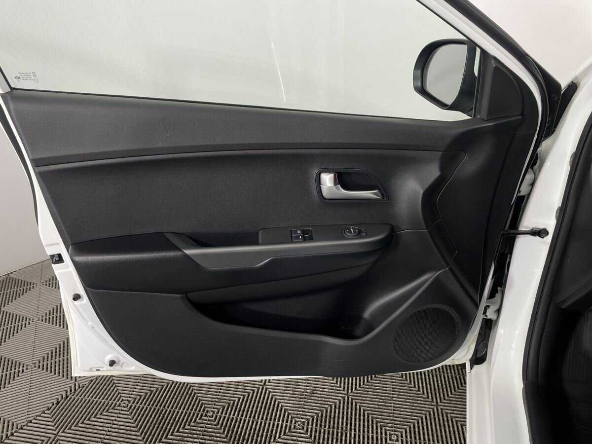 Купить Kia Rio, 2016, 93 547 км.. Фото: #6