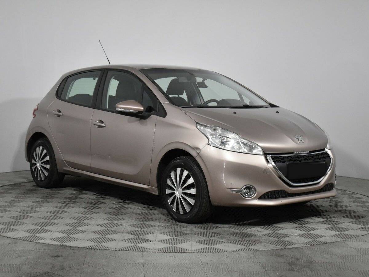 Купить Peugeot 208, 2014, 130 000 км.. Фото: #2
