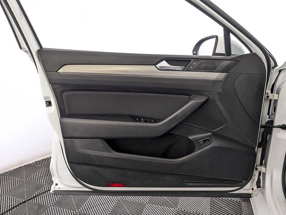 Купить Volkswagen Passat, 2017, 120 532 км.. Фото: #18