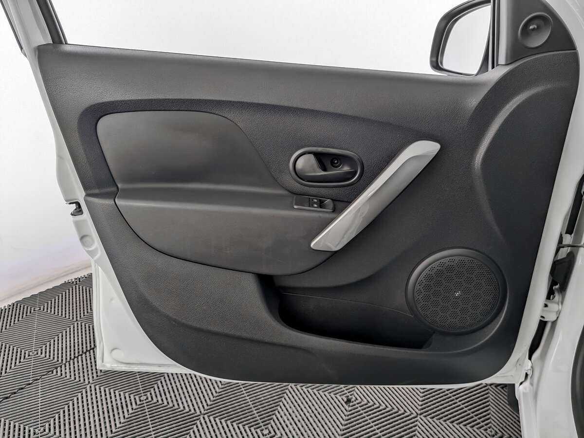 Купить Renault Sandero, 2016, 81 352 км.. Фото: #13