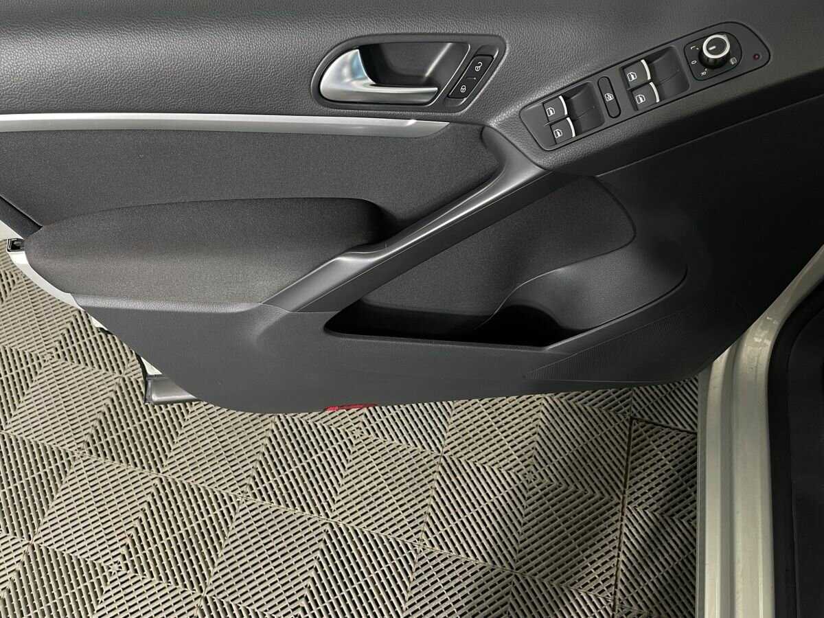 Купить Volkswagen Tiguan, 2012, 90 198 км.. Фото: #7