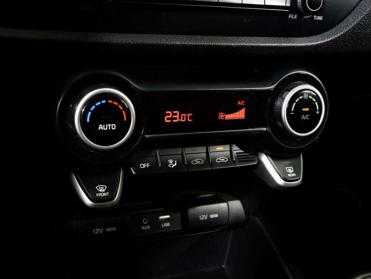 Купить Kia Rio, 2017, 83 114 км.. Фото: #10