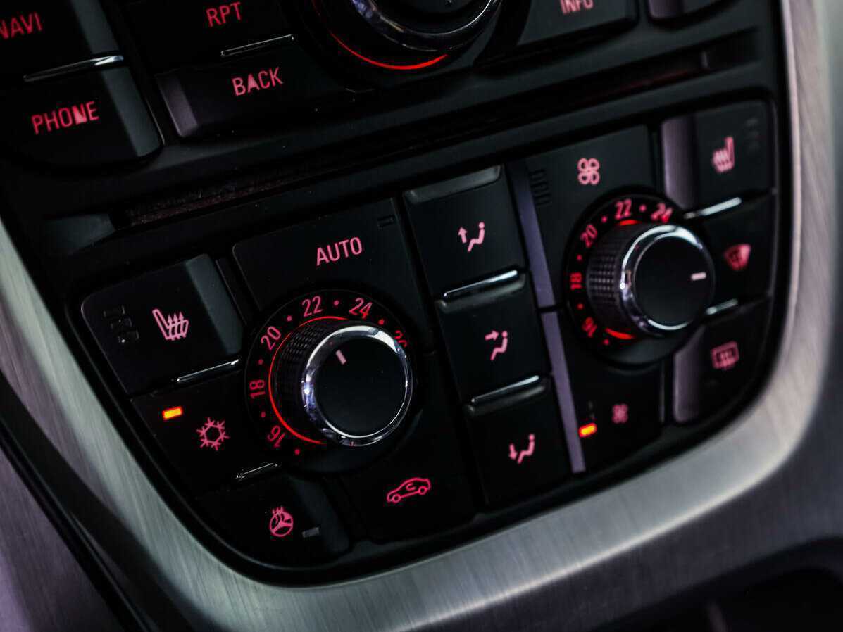 Купить Opel Astra, 2012, 193 645 км.. Фото: #13