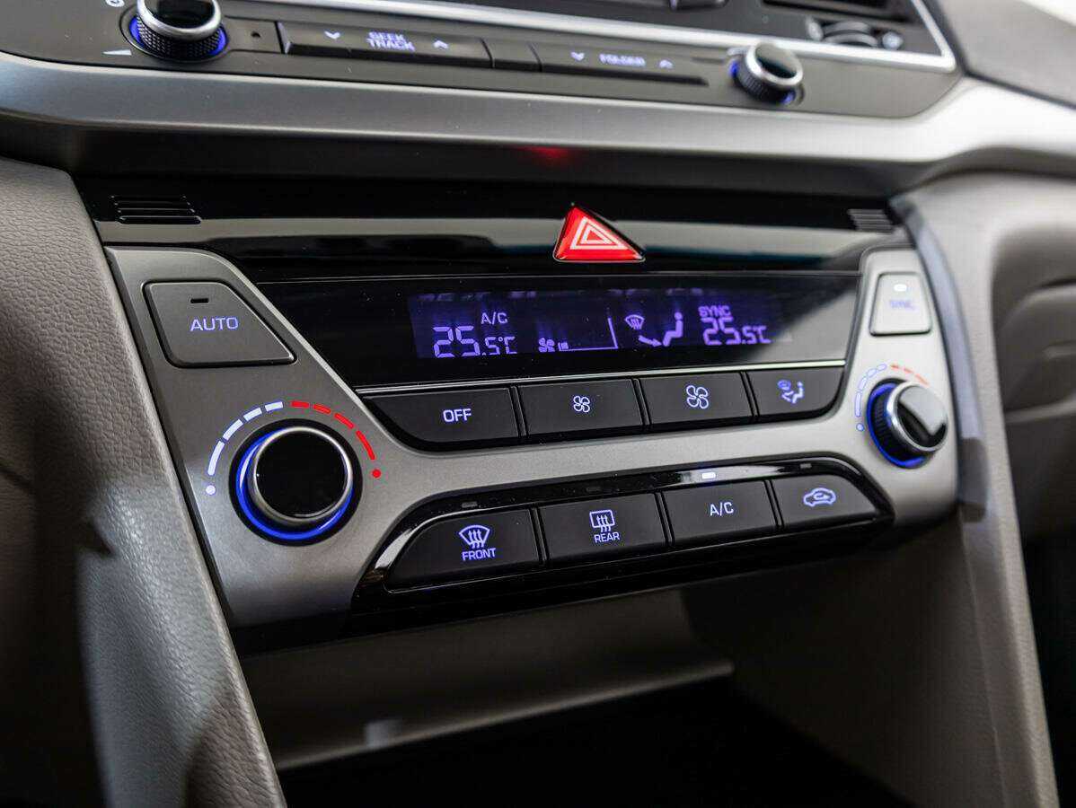 Купить Hyundai Elantra, 2018, 109 281 км.. Фото: #13