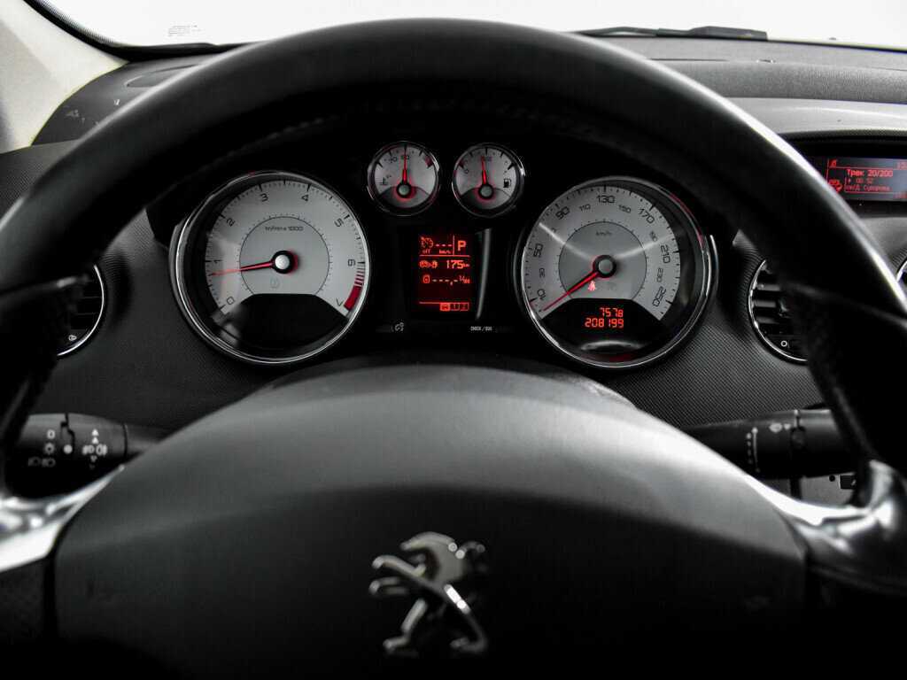 Купить Peugeot 408, 2016, 208 197 км.. Фото: #15