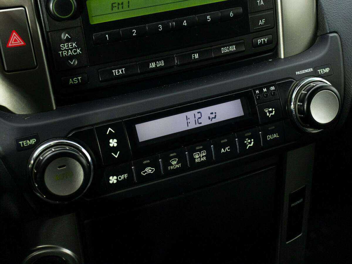 Купить Toyota Land Cruiser Prado, 2012, 175 423 км.. Фото: #12