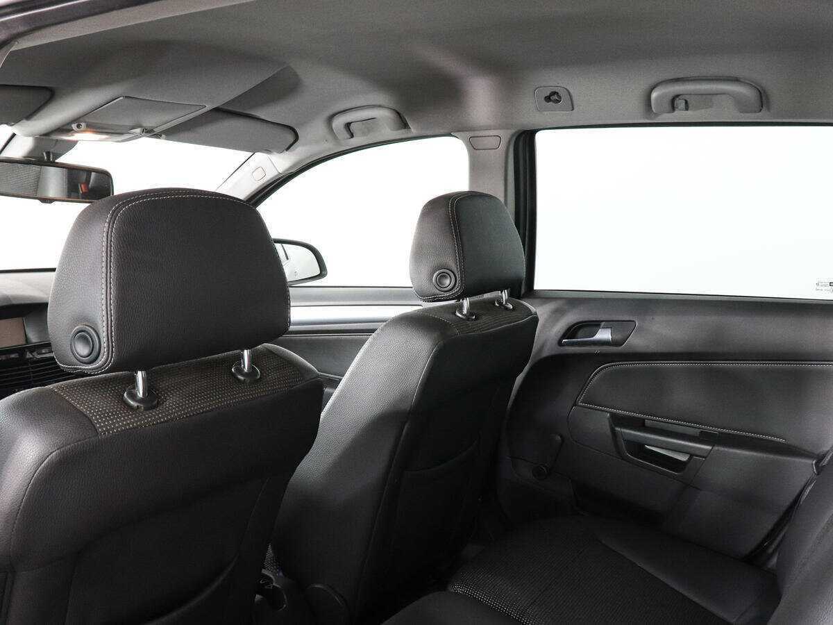 Купить Опель Астра, 2012, 178 290 км.. Фото: #7