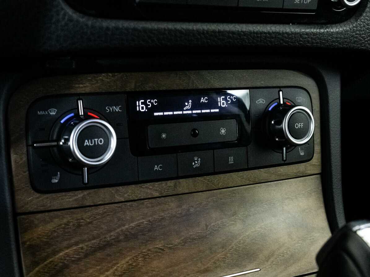 Купить Volkswagen Touareg, 2012, 216 202 км.. Фото: #12