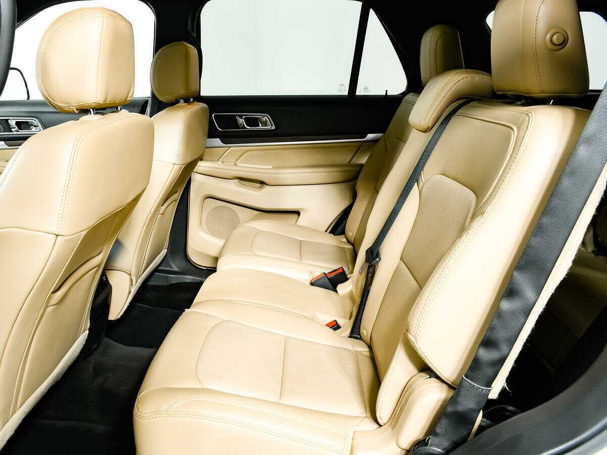 Купить Ford Explorer, 2017, 124 397 км.. Фото: #9