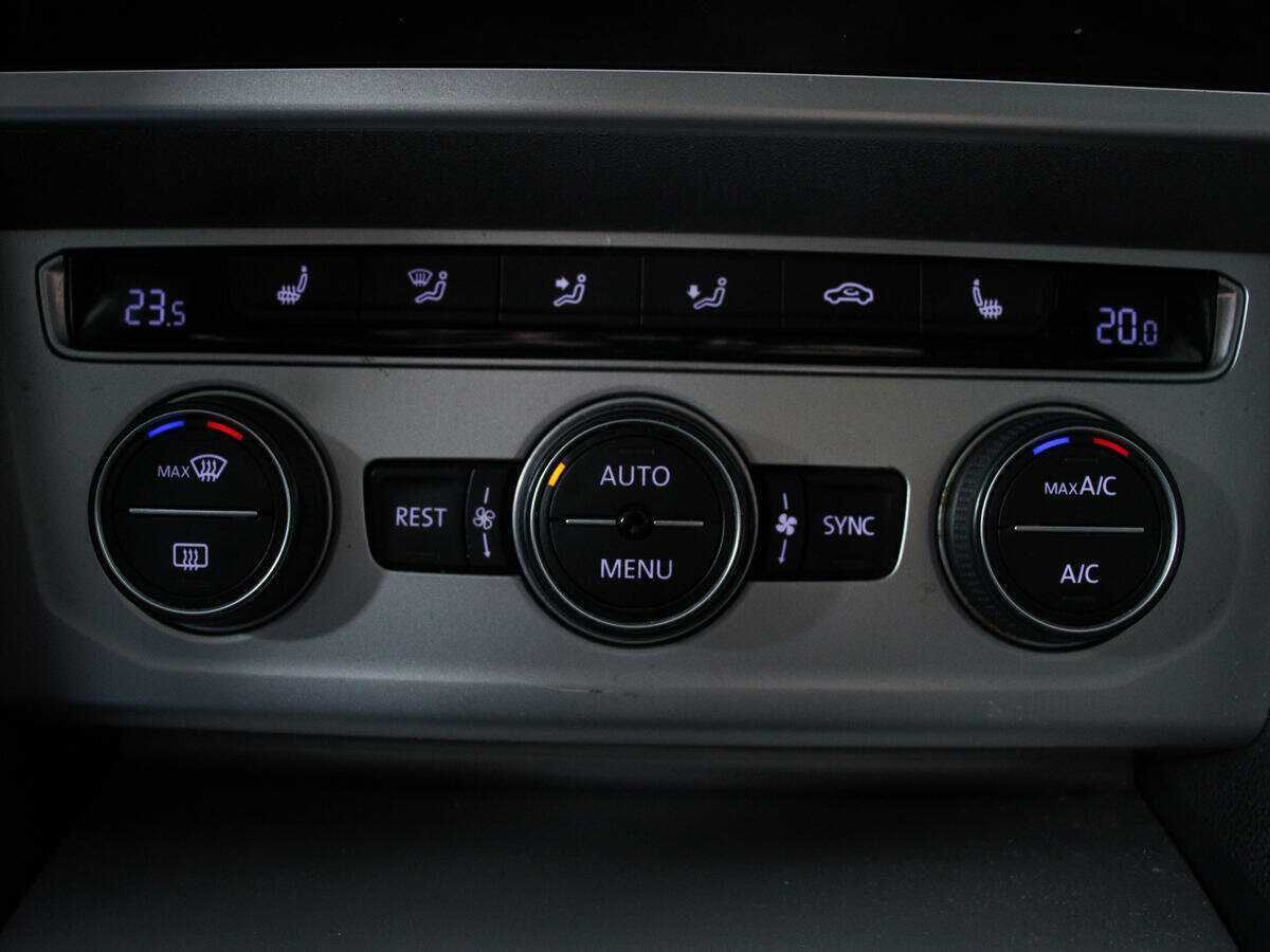 Купить Volkswagen Passat, 2018, 118 171 км.. Фото: #16