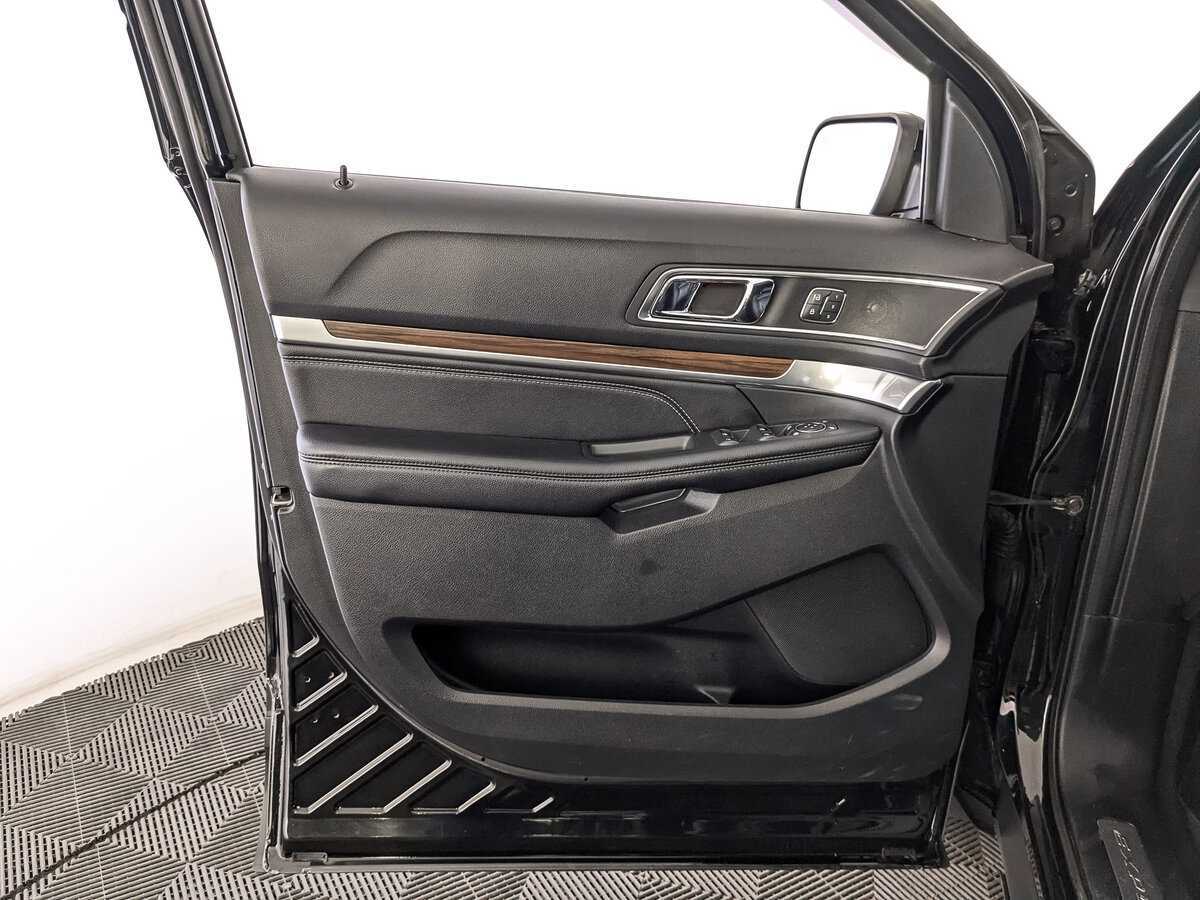 Купить Ford Explorer, 2018, 122 000 км.. Фото: #17